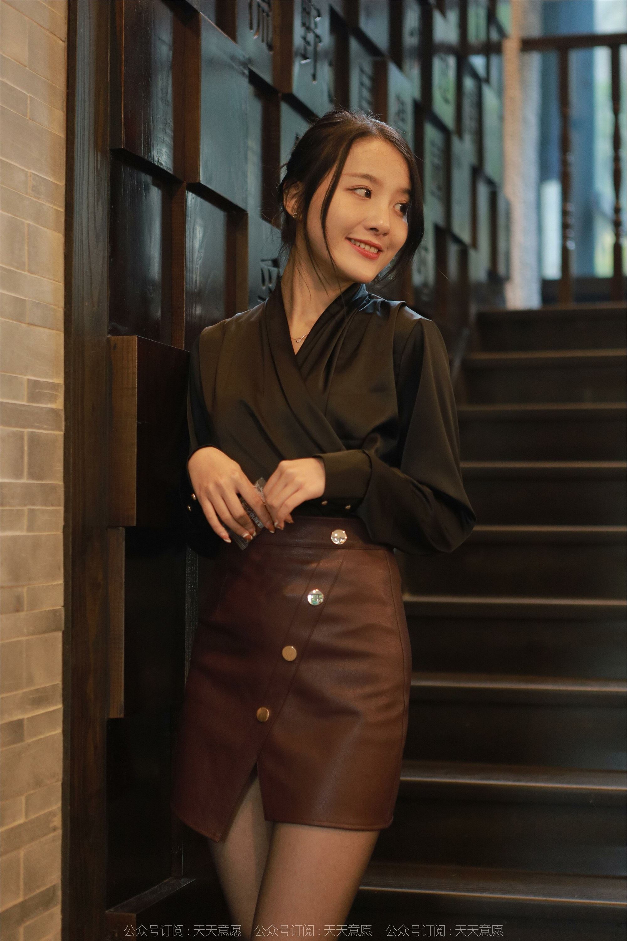 IESS异思趣向  2022.04.29 丝享家 1074：婉萍《褐色皮裙》